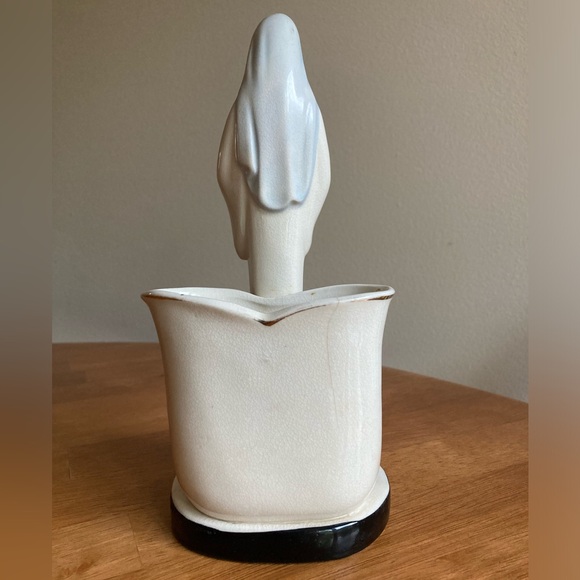 Vintage ceramic Mary and baby Jesus planter - Picture 4 of 9